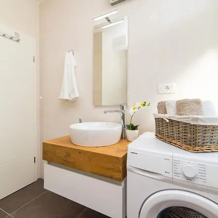 Karlo * Ploce (Dubrovnik-Neretva)