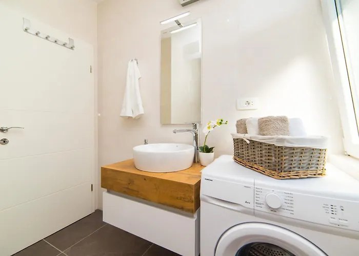 Karlo * Ploce (Dubrovnik-Neretva)